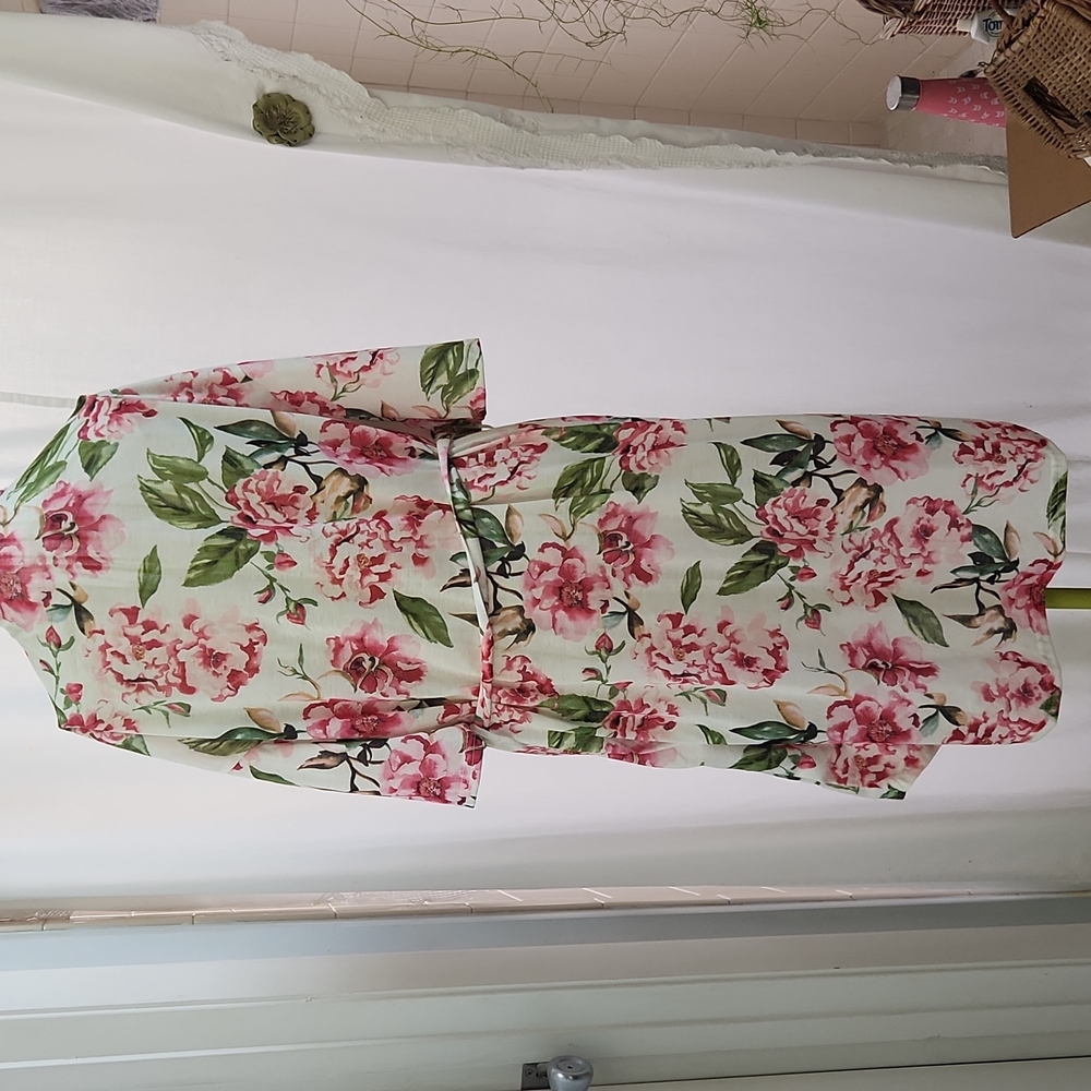Woman's Robe - Picture 5 of 6
